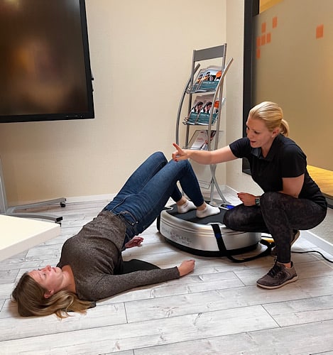 Eine Übung für den Rücken mit der Powerplate