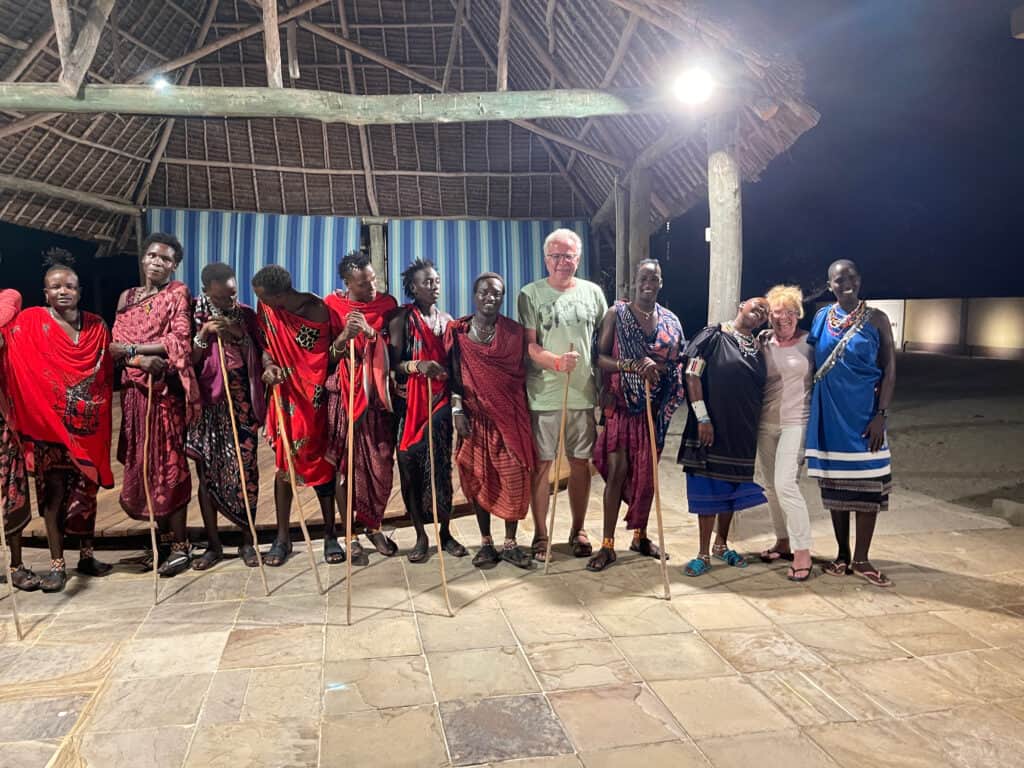 Eine Gruppe von Massai Vorstellung im Hotel