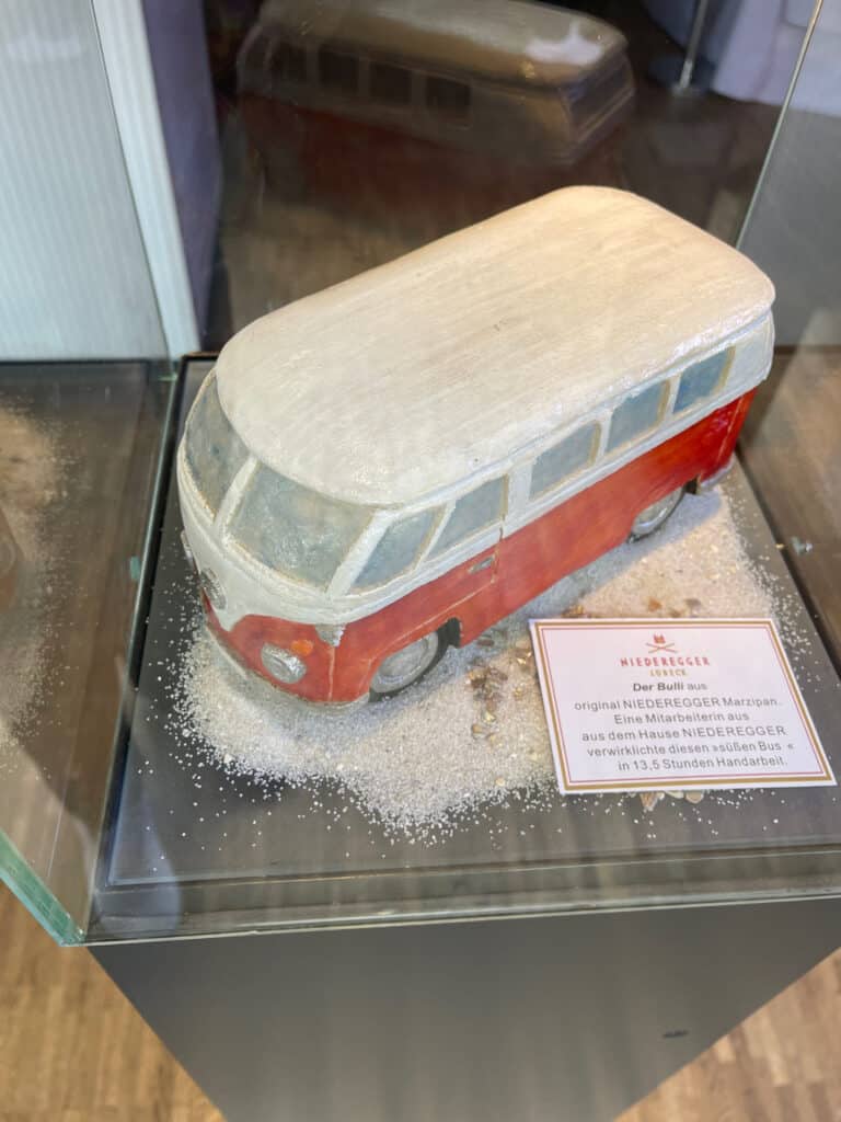 VW-Bus aus Marzipan